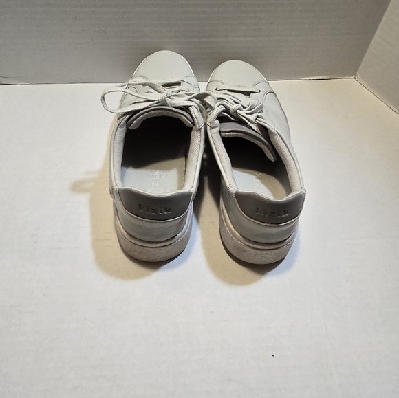 Sneaker - Picture 5 of 6